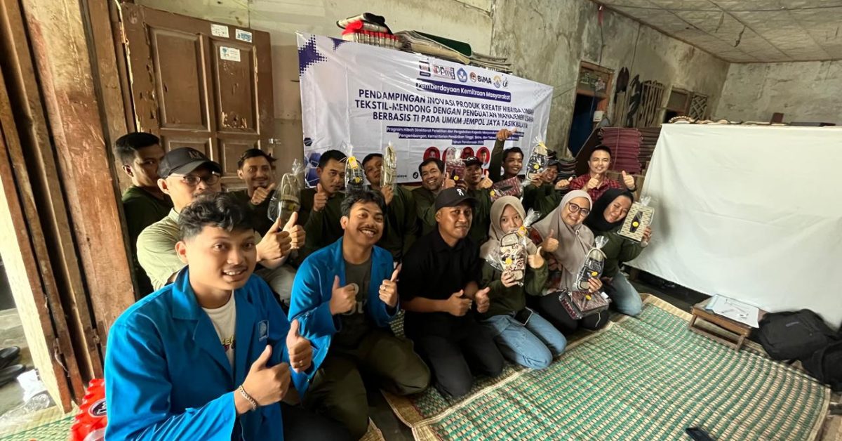 Tingkatkan Kapasitas UMKM, Tim Pengabdian Gelar Pelatihan Manajemen Usaha Berbasis Teknologi Informasi Di Umkm Jempol Jaya Tasikmalaya
