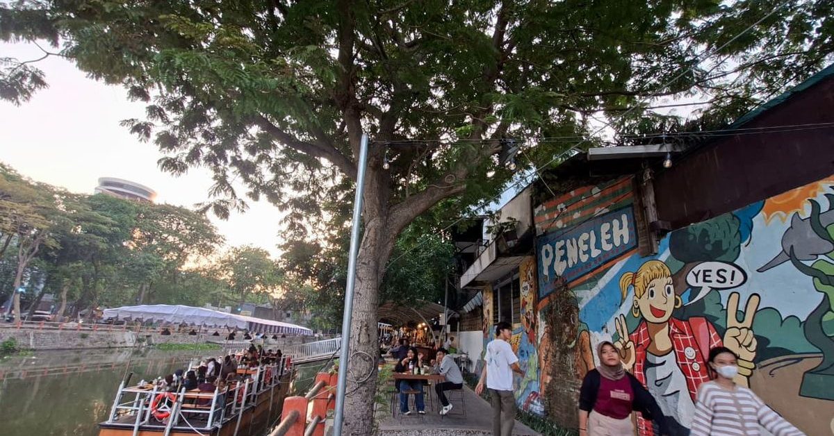 Riverside Peneleh Surabaya, Tempat Kuliner di Tepi Kalimas dengan Bonus Sunset