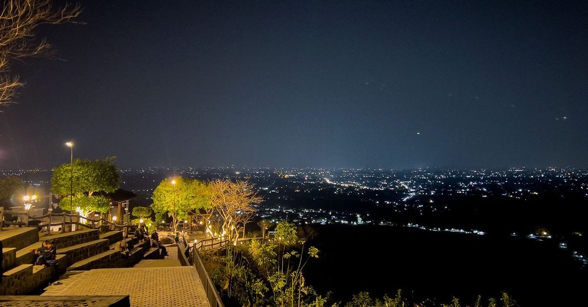 Puncak Sosok Bantul, Wisata Bukit untuk Menikmati Sunset hingga Gemerlap Kota Yogyakarta