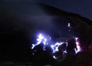Blue Fire Muncul di Kawah Manuk Gunung Papandayan, Badan Geologi Ungkap Penyebabnya