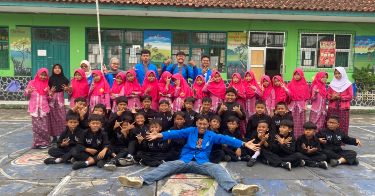 Mahasiswa Universitas BSI Ajak Siswa SDN 1 Sukasari Terapkan Gotong Royong sebagai Wujud Sila ke-3 Pancasila